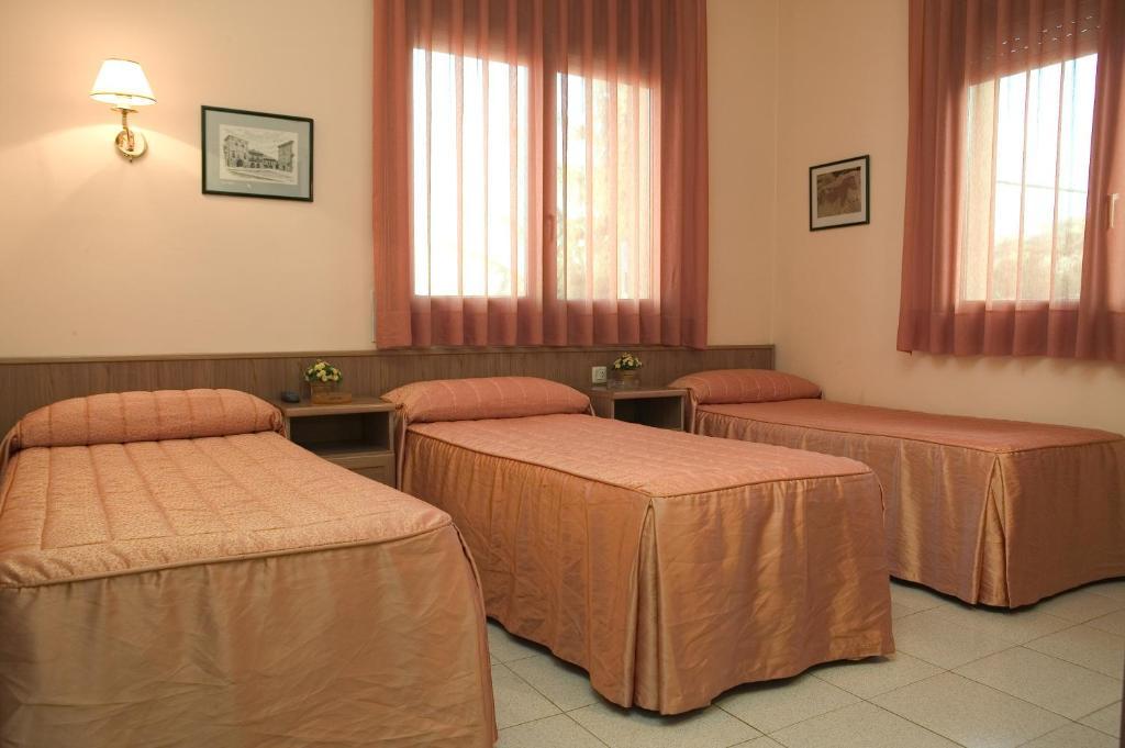 Hostal Montserrat Tona Phòng bức ảnh