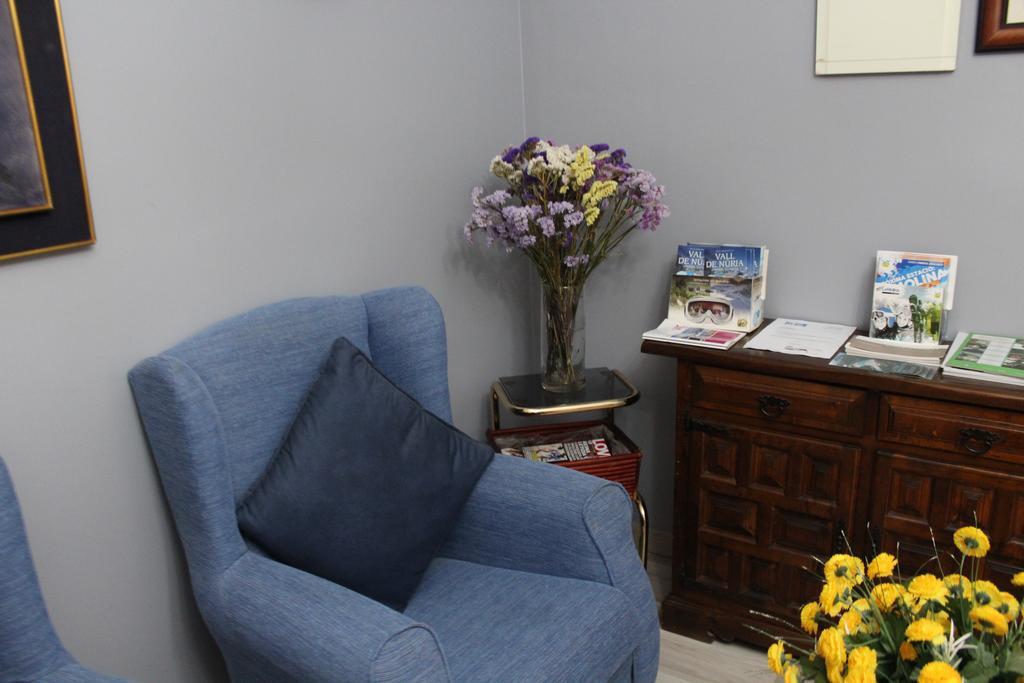 Hostal Montserrat Tona Ngoại thất bức ảnh