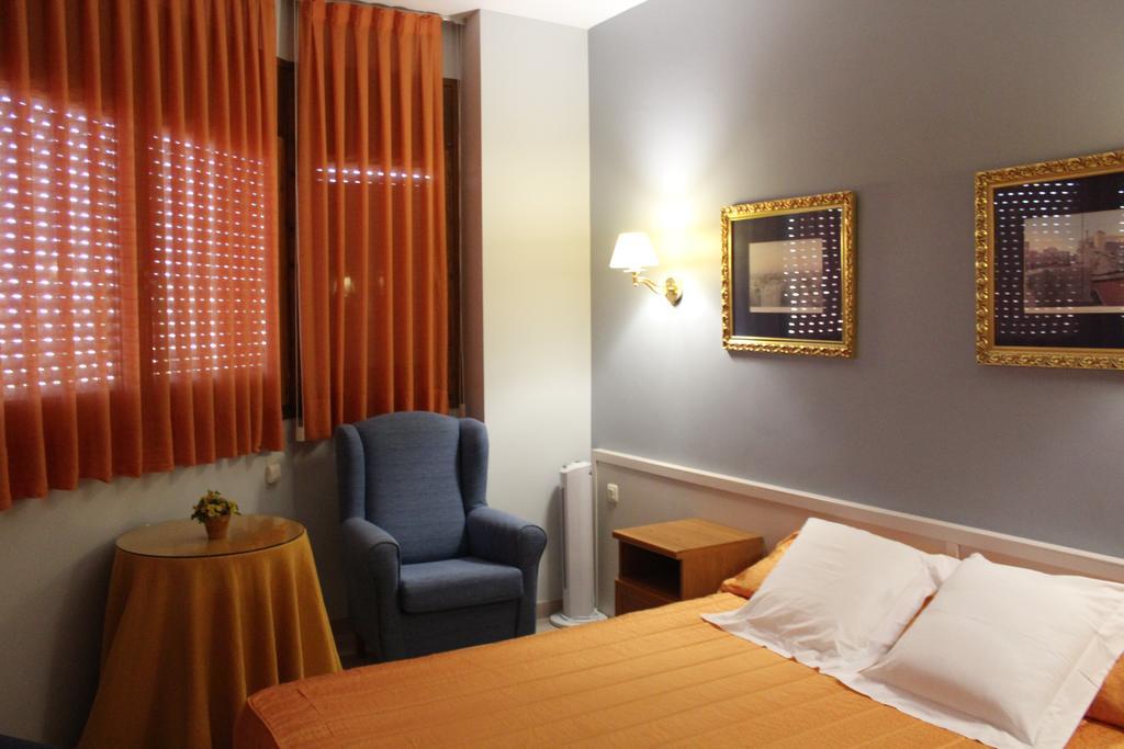 Hostal Montserrat Tona Ngoại thất bức ảnh