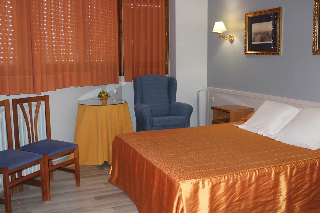Hostal Montserrat Tona Ngoại thất bức ảnh