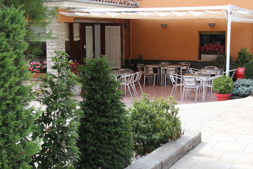 Hostal Montserrat Tona Ngoại thất bức ảnh