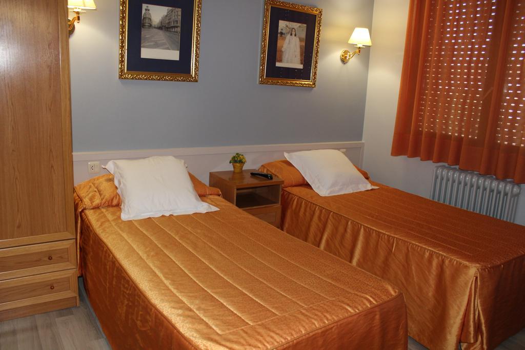 Hostal Montserrat Tona Ngoại thất bức ảnh