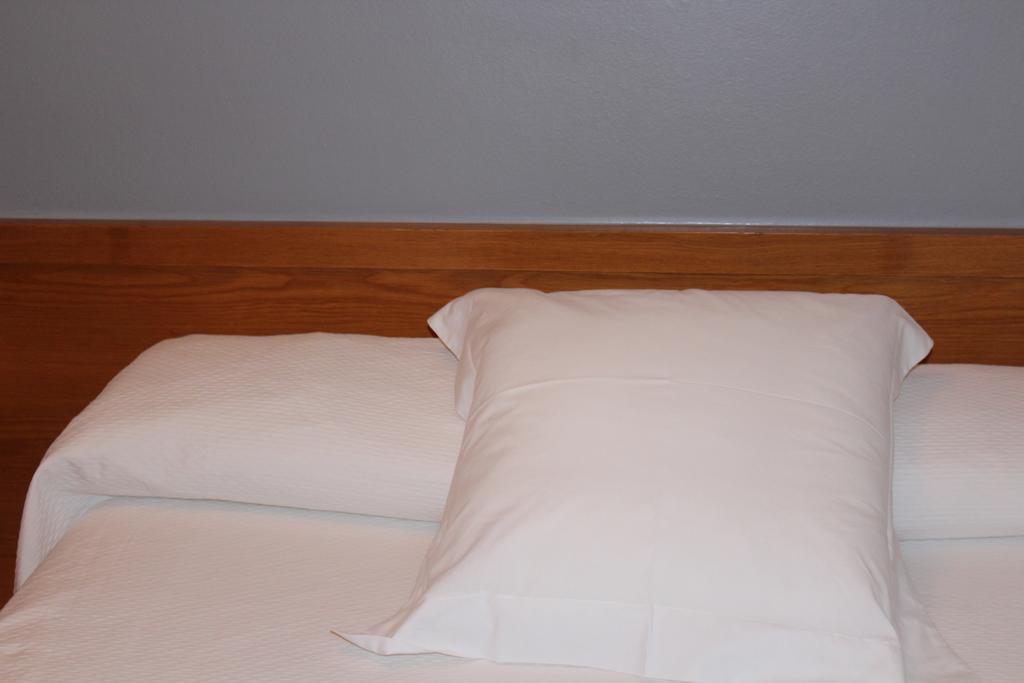 Hostal Montserrat Tona Ngoại thất bức ảnh