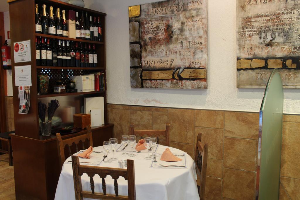 Hostal Montserrat Tona Ngoại thất bức ảnh