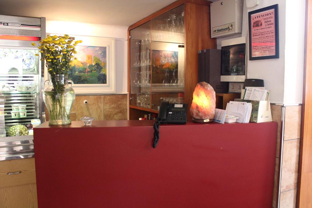 Hostal Montserrat Tona Ngoại thất bức ảnh
