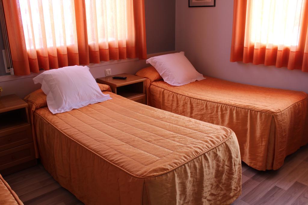 Hostal Montserrat Tona Ngoại thất bức ảnh