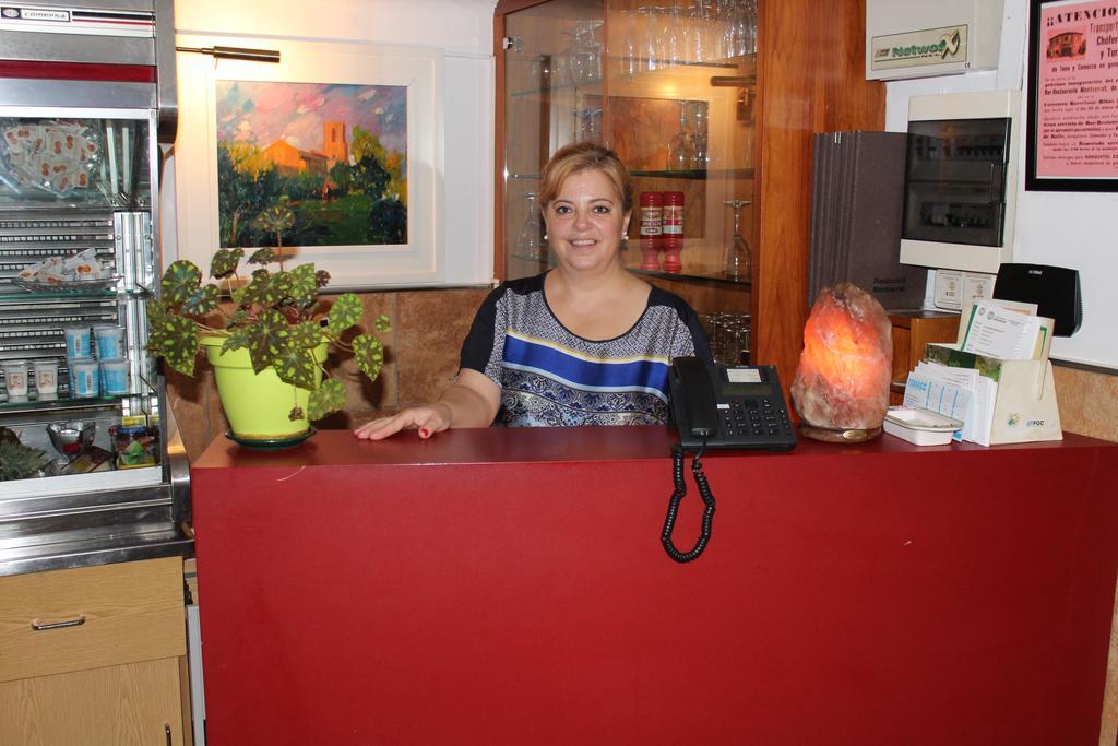 Hostal Montserrat Tona Ngoại thất bức ảnh
