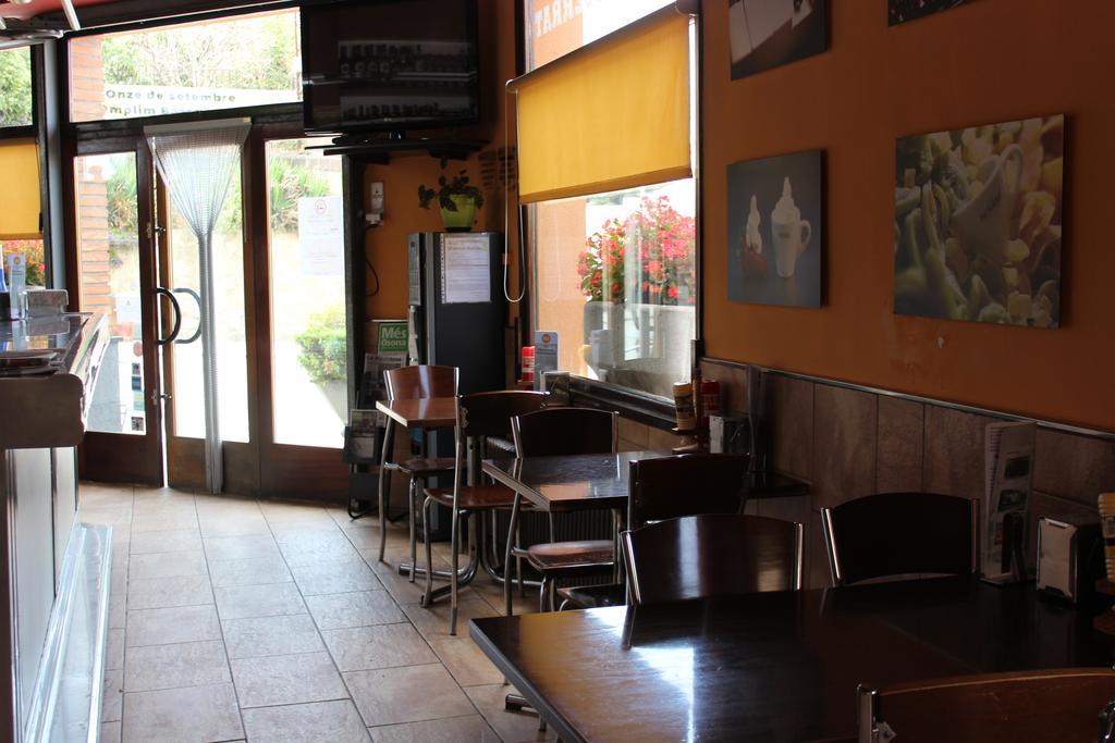 Hostal Montserrat Tona Ngoại thất bức ảnh