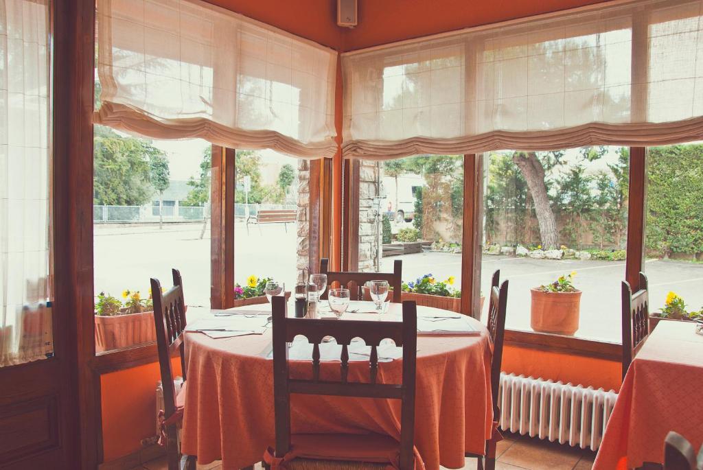 Hostal Montserrat Tona Ngoại thất bức ảnh