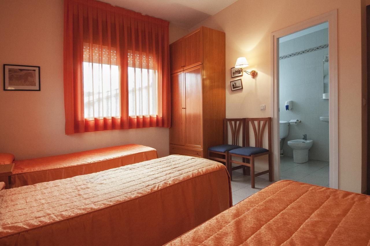 Hostal Montserrat Tona Ngoại thất bức ảnh