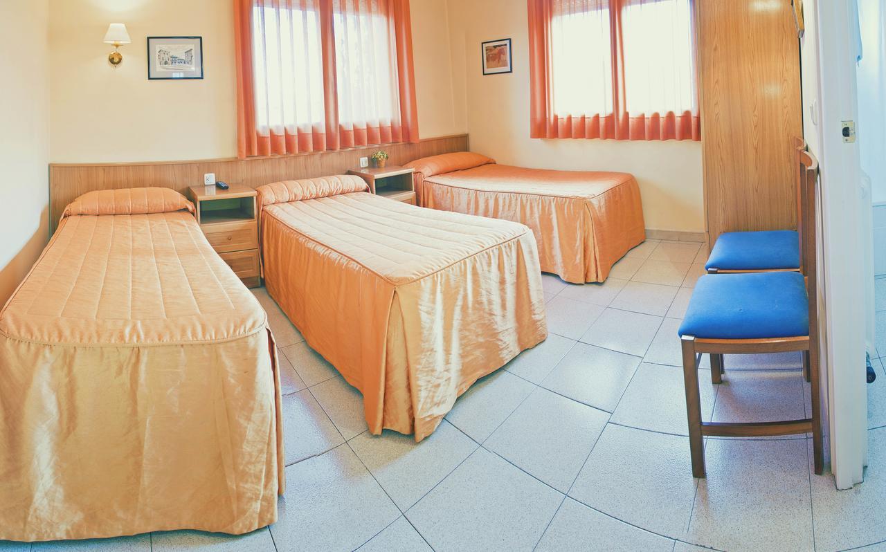 Hostal Montserrat Tona Ngoại thất bức ảnh