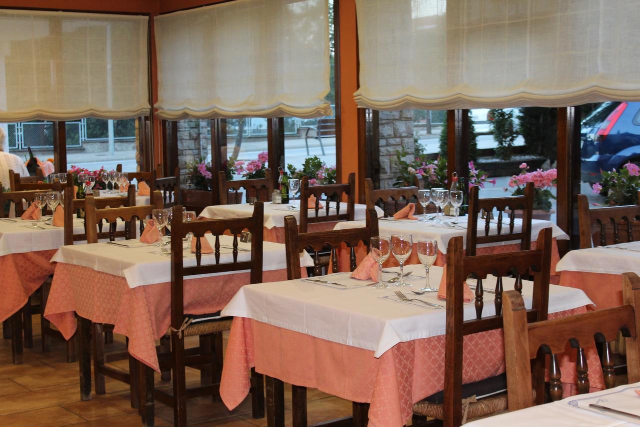 Hostal Montserrat Tona Ngoại thất bức ảnh