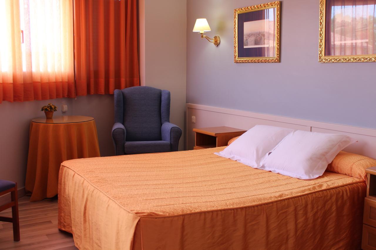 Hostal Montserrat Tona Ngoại thất bức ảnh