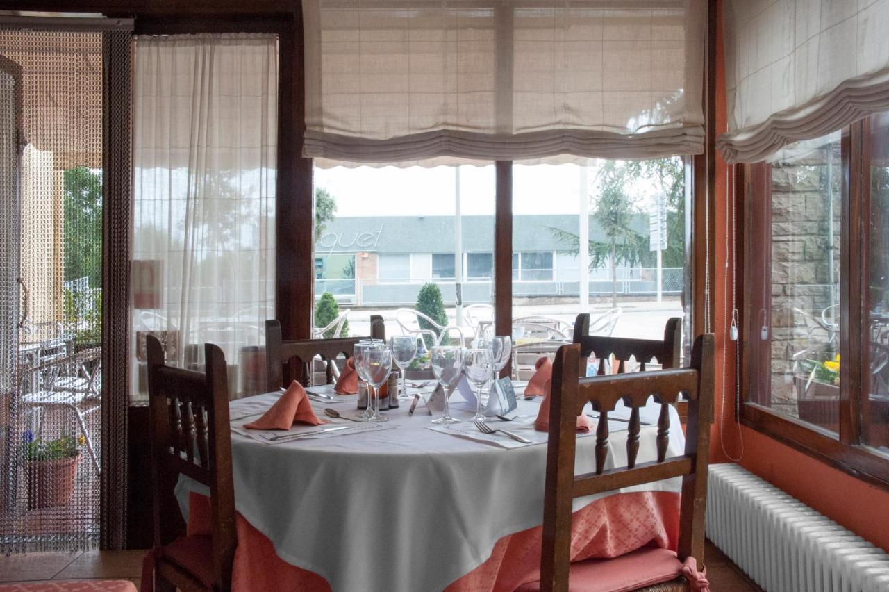 Hostal Montserrat Tona Ngoại thất bức ảnh