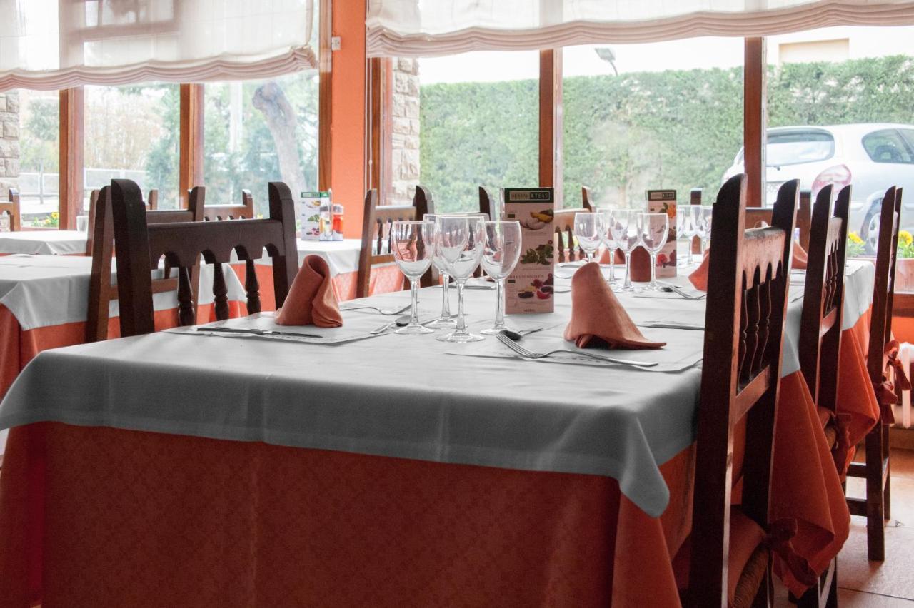 Hostal Montserrat Tona Ngoại thất bức ảnh