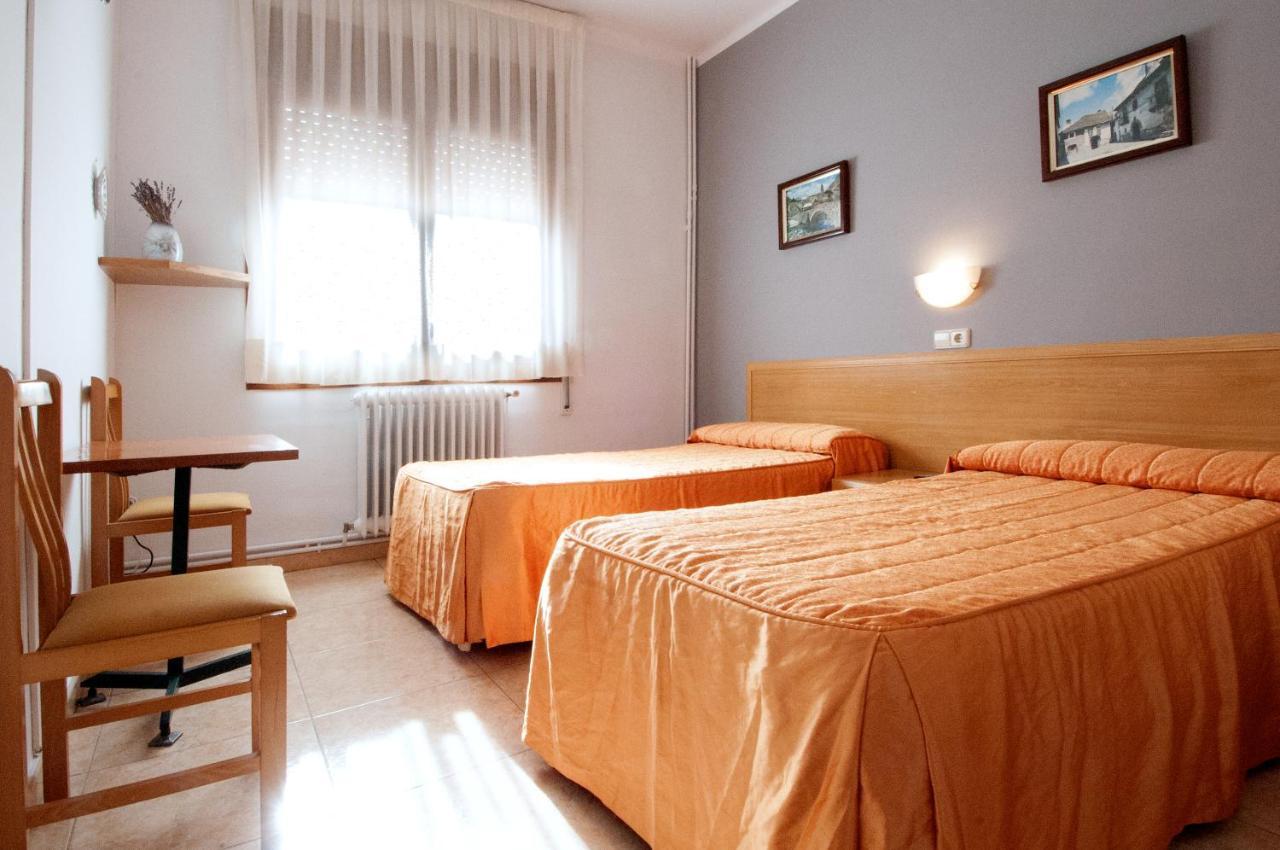 Hostal Montserrat Tona Phòng bức ảnh